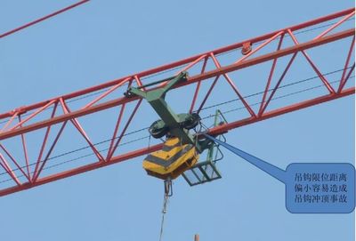 塔吊轰然倒塌，安全警钟再鸣 两死两伤的惨痛教训